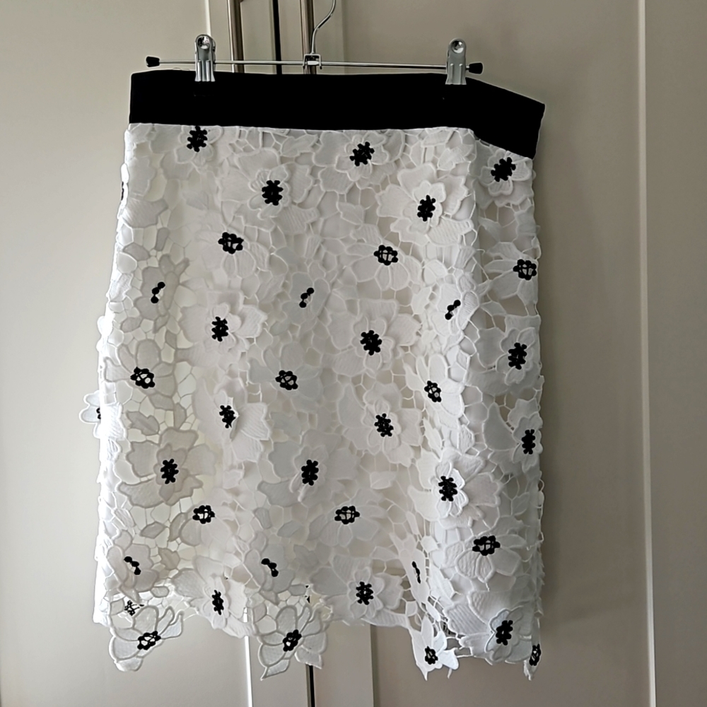 Beautiful Milly white/black lace skirt